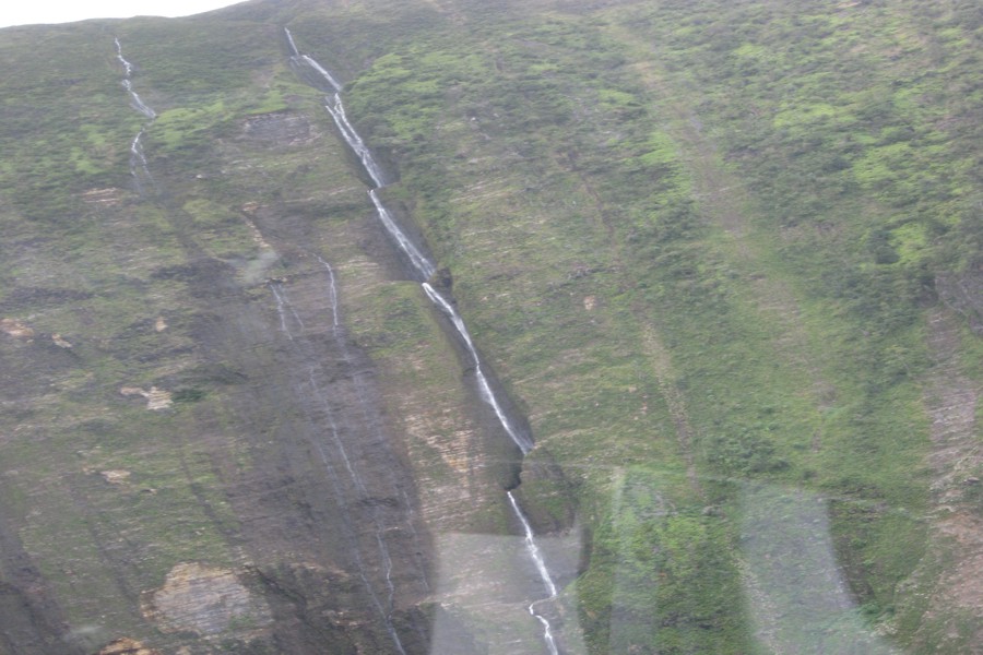 ../image/big island spectacular waterfall 3.jpg